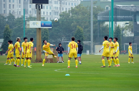 Bóng đá Việt Nam ứng phó với lịch thi đấu dày đặc